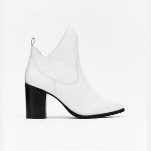 Nasty Gal Over and Cut-out White Leather Ankle Boots size 6 Taylor Swift Boho